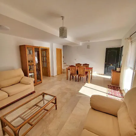 Casa Amplia Adosada Al Lado De La Playa
